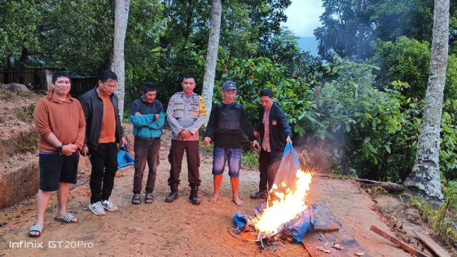 					Polisi Bongkar Arena Judi Sabung Ayam di Kecamatan Sinjai Barat. (Foto: Istimewa)