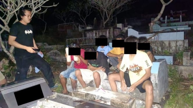 					Enam Remas Terciduk Pesta Miras dan Lem di Area Pekuburan Selayar. (Foto: Istimewa)