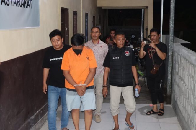 					Tersangka RA Usai Menjalani Pemeriksaan dan Ditetapkan Sebagai Tersangka Kasus Narkoba. (Foto: Istimewa)