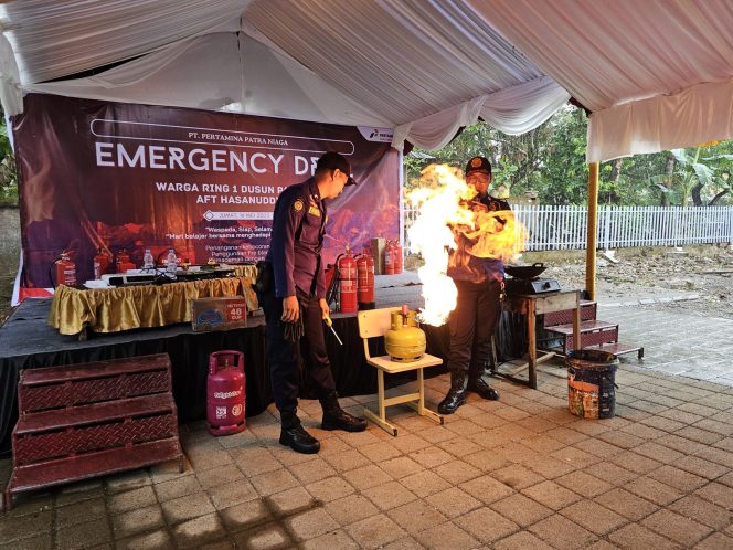 					Pertamina Patra Niaga Sulawesi Gelar Safety Drill Penanggulangan Kebakaran di Desa Baji Mangngai