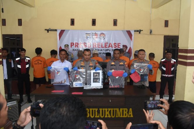 					Konferensi Pers Polres Bulukumba Pengungkapan Kasus Dalam Operasi Pekat 2025. (Foto: Istimewa)