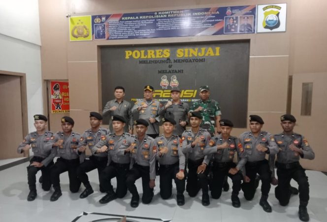 					Pelepasan 10 Bintara Polri Asal Papua di Polres Sinjai. (Foto: Istimewa)
