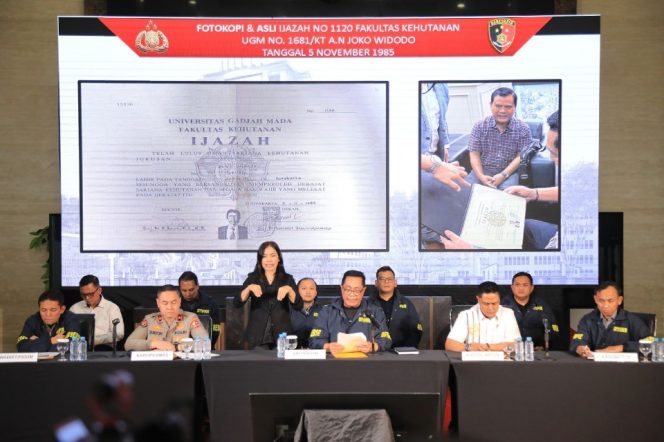 					konferensi Pers oleh Direktorat Tindak Pidana Umum Bareskrim Polri Terkait Polemik Ijazah Mantan Presiden Joko Widodo. (Foto: Ist/ Humas Polri)