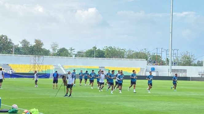 					Sesi Latihan Persita Tangerang di Stadion GBH Parepare. (Foto: Berita.News/ Wahyu)