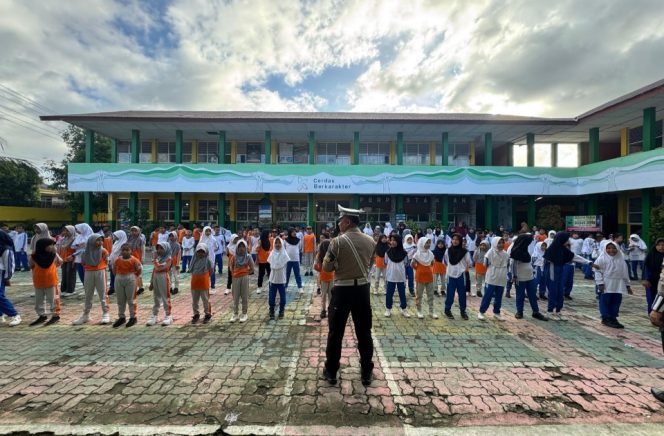 					Satlantas Polres Selayar Sosialisasi Larangan Penggunaan Sepeda Listrik Bagi Pelajar. (Foto: Ist/ Humas)