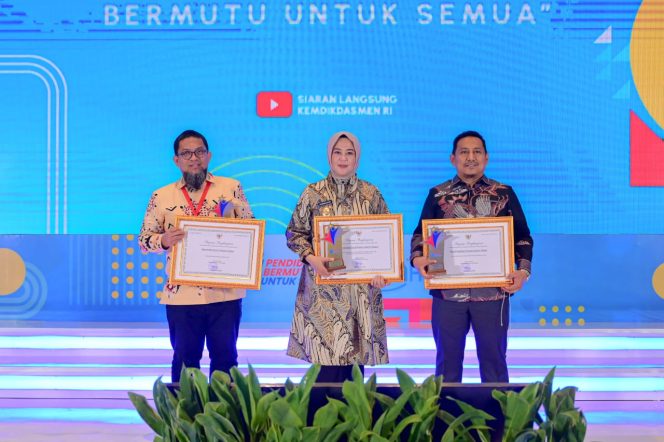 					Pemprov Sulsel Terima 3 Penghargaan Nasional Bidang Pendidikan