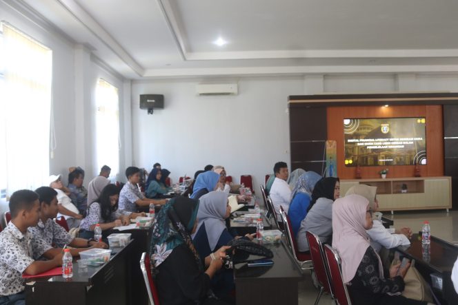 					Penguatan Literasi Keuangan bersama OJK di kantor Bupati Polman (dok.)
