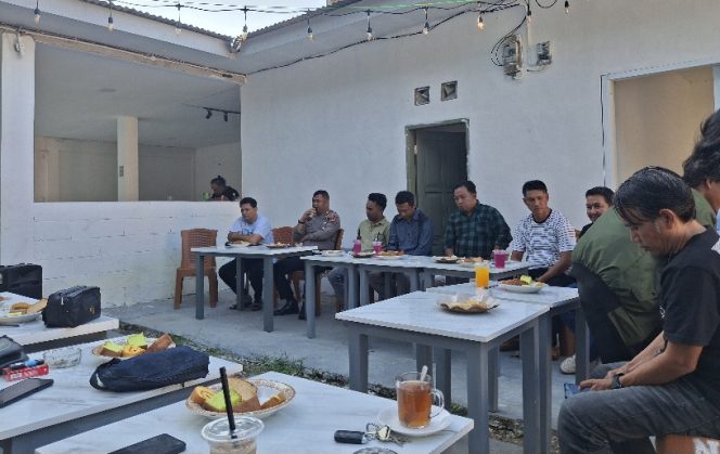 					Silaturahmi Kasat Lantas Polres Bulukumba yang Baru dengan Jurnalis. (Foto: Berita.News/ Syarif)