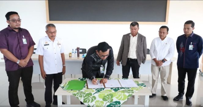 					Penandatanganan MoU Pemkab Bulukumba dengan BPJS Ketenagakerjaan. (Foto: Istimewa)