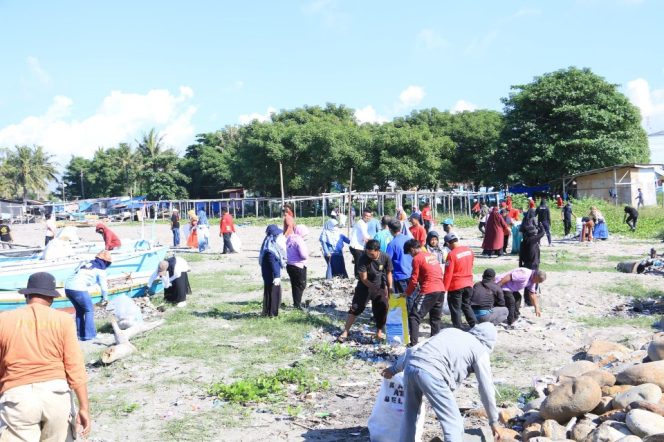 					Bupati Bulukumba Pimpin Aksi Bersih Pantai Peringati Hari Lingkungan Hidup Sedunia