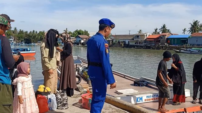 					Aktivitas Warga Sinjai di Pelabuhan Cappa Ujung. (Foto: Istimewa)