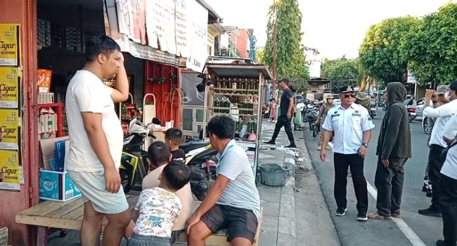 					Penertiban PKL oleh Satpol PP Parepare. (Foto: Berita.News/ Wahyu)