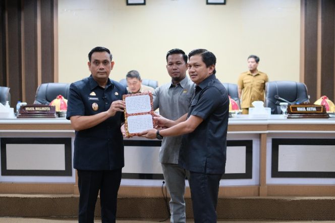 					Wakil Wali Kota Parepare Serahkan Dokumen RPJMD 2025-2029. (Foto: Istimewa)