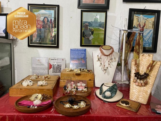 					Hasil Kreasi Tjahyani, pelaku Usaha Mikro Kecil (UMK) asal Manado yang berhasil mengolah limbah dan kekayaan hayati menjadi produk kerajinan bernilai tinggi (dok)