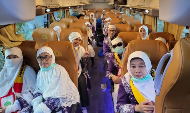 					Jemaah Haji Asal Sinjai Saat Persiapan Pemberangkatan di Bandara Jeddah Menuju Tanah air. (Foto: Istimewa)