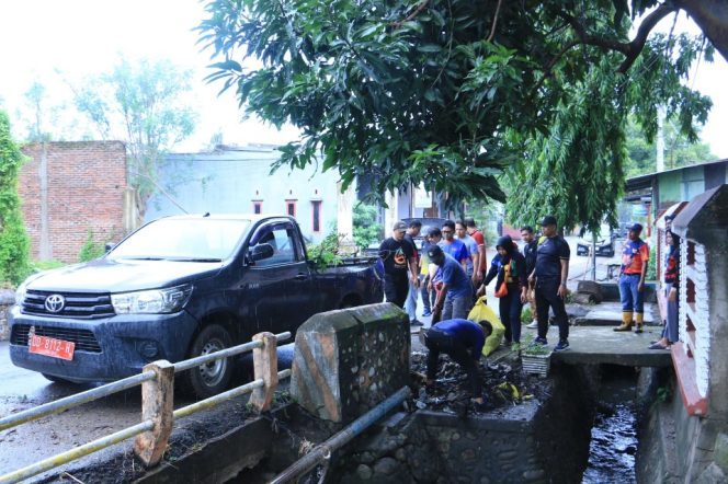 					ASN, PKK, dan Warga Kompak Bersihkan 9 Kelurahan di Bulukumba