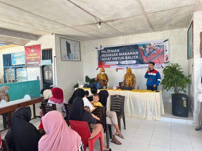 					Pertamina Patra Niaga IT Kendari Latih Ibu-ibu Masak Makanan Bergizi untuk Balita