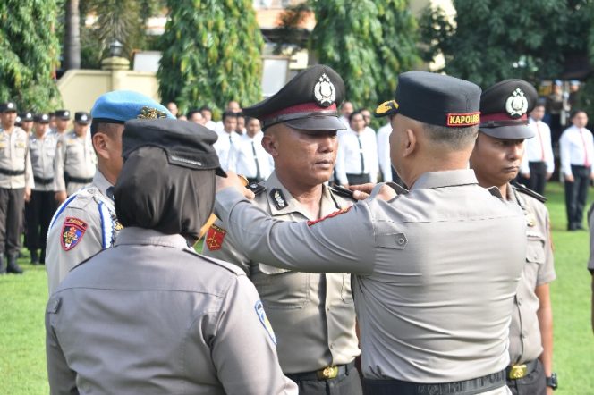 					Kenaikan Pangkat Polres Bulukumba: 37 Personel Naik Pangkat, Ipda Darman Terima Penghargaan Istimewa