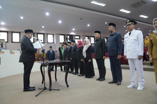 					Wali Kota Makassar melantik 46 pejabat lingkup Pemkot Makassar, 22 diantaranya pejabat Eselon II (dok)