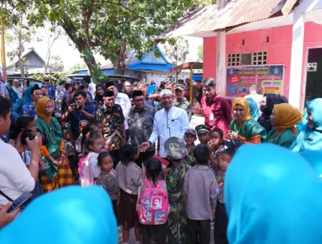 					Bupati Takalar Dampingi Gubernur Sulsel Serahkan Bantuan untuk UMKM