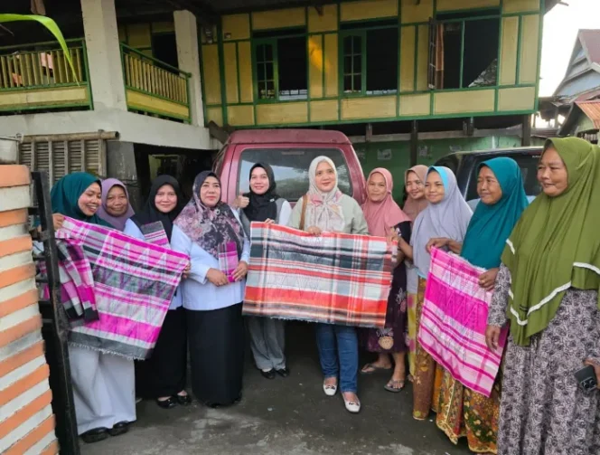 					Ketua Dekranasda Takalar Dukung Pelestarian Tenun Cikoang