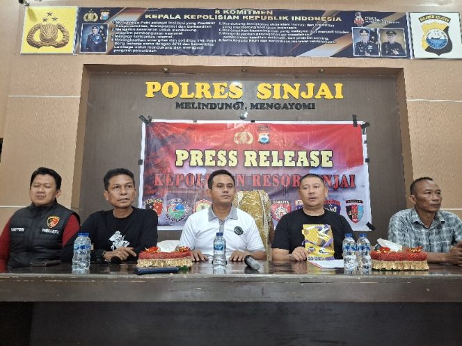 					Konfrensi Pers Pengungkapan Kasus Pelarian Tahanan Rutan Sinjai di Aula Mapolres. (Foto: Berita.News/ Syarif)