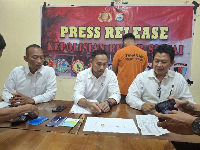 					Press Release Pengungkapan Kasus Pencurian Pemebaratan di Ruang Gelar Perkara Satreskrim Polres Sinjai. (Foto: Berita.News/ Syarif)