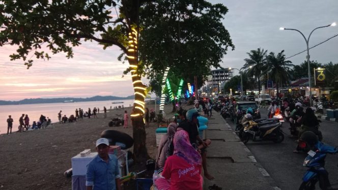 					Suasana Pemandangan PantaiKu Saat Senja. (Foto: Berita.News/ Wahyu)