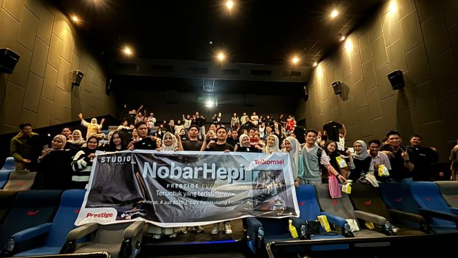 					Telkomsel Nobar Hepi film Jurassic World: Rebirth bersama pelanggan setia dan awak media di CGV Mal Panakkukang Makassar (dok.)