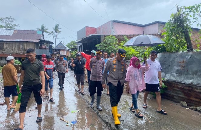 					Gerak Cepat! Kapolres Bulukumba Tinjau Lokasi Banjir dan Imbau Warga Waspada