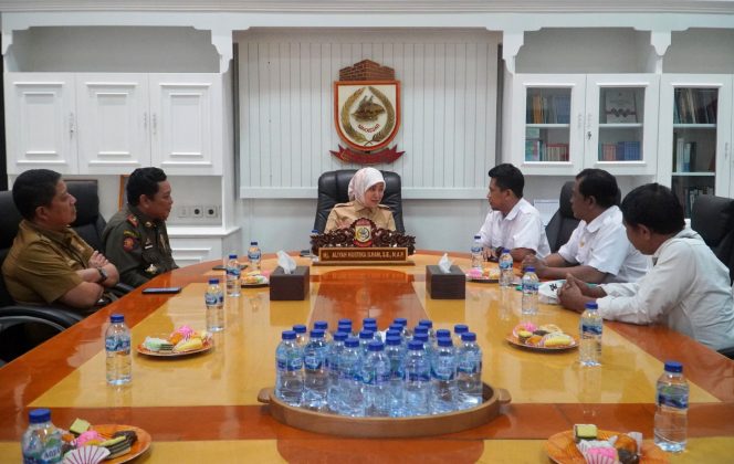 					Wakil Wali Kota Makassar Aliyah Mustika Ilham menerima audiensi Organisasi Masyarakat Pasukan 08 (dok)