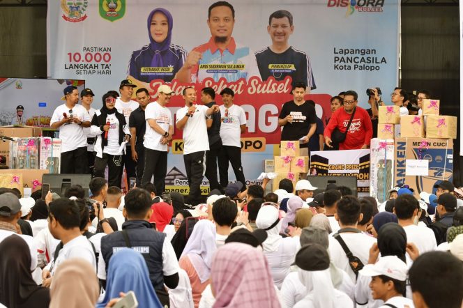 					Andi Sudirman Serahkan Rp 3,5 M, Bangun Fasilitas UMKM di Lapangan Gaspa Palopo