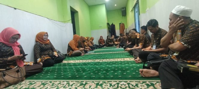 					Disdukcapil Parepare Rutin Gelar Pengajian, ASN Dibina Secara Spiritual