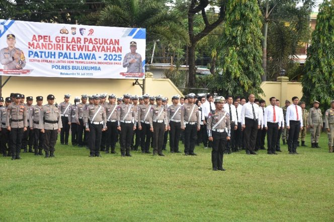 					Apel Gelar Pasukan Dimulainya Operasi Patuh Pallawa 2025 di Polres Bulukumba. (Foto: Istimewa)