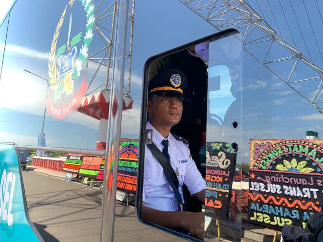 					Launching Bus Trans Sulsel (dok.)