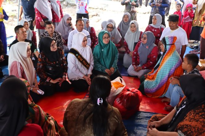 					Kunjungan Bunda PAUD Parepare Di Tenda Korban Kebakaran. (Foto: Istimewa)