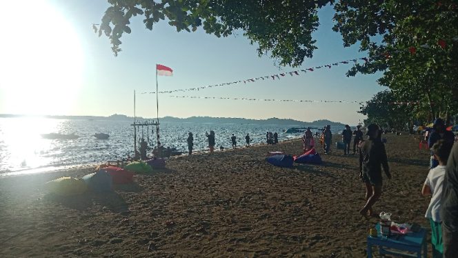 					Persiapan Nobar Timnas U-23 di PantaiKu Parepare. (Foto: Berita.News/ Wahyu)