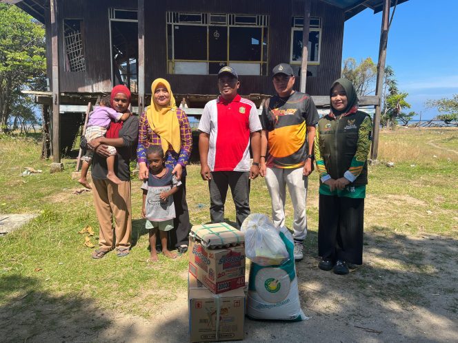 					Ketua TP PKK Kabupaten Takalar Salurkan Bantuan Sembako dan Santunan ke Warga Miskin di Desa Laikang