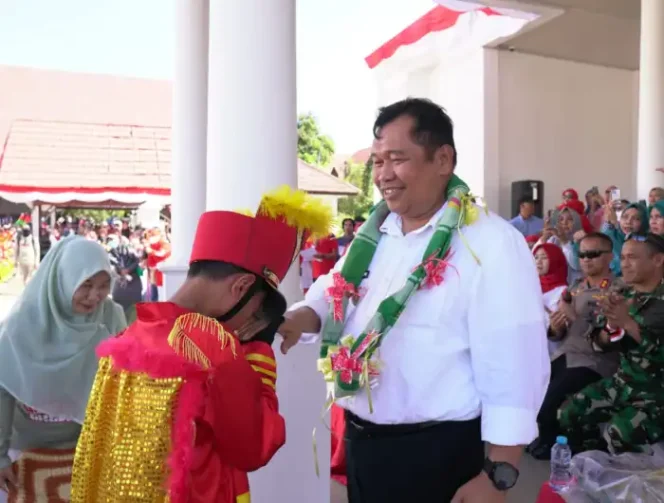 					Bupati Takalar di Dampingi Wakil Bupati Takalar Lepas Peserta Gerak Jalan Indah dan Drum Band Tingkat Kab. Takalar