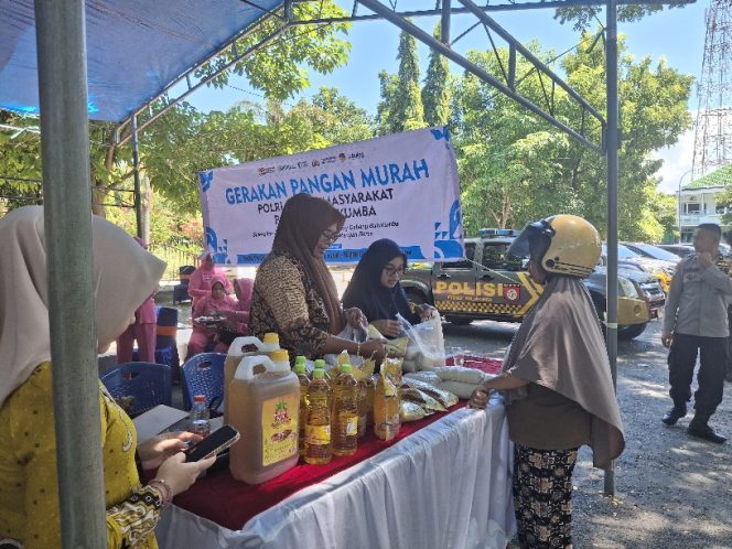 					Gerakan Pangan Murah Polres Bulukumba di Taman Kota. (Foto: Berita.News/ Syarif)