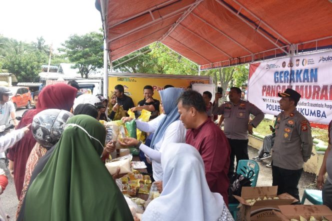 					Antusias Warga di Gerakan Pangan Murah Polres Bulukumba. (Foto: Istimewa)