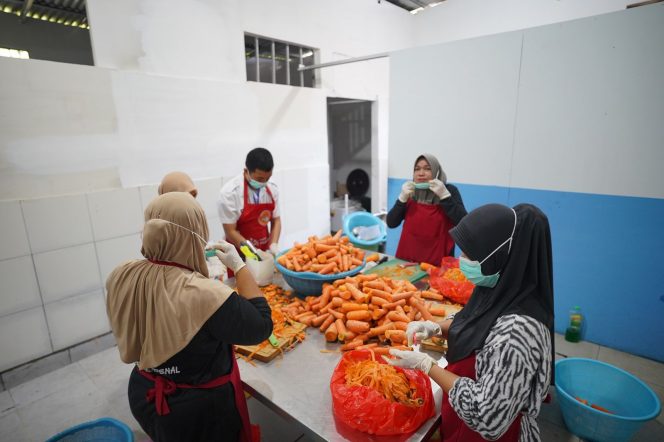 					Peternak Binaan AFT Hasanuddin Pertamina Patra Niaga Olah Limbah Makanan Jadi Pakan