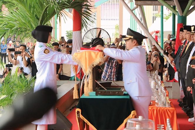 					Wali Kota Parepare Serahkan Duplikat Bendera Pusaka Merah Putih. (Foto: Istimewa)