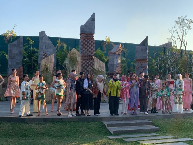 					Fashion Tendance 2026 oleh Asosiasi Perancang Pengusaha Mode Indonesia (APPMI) 2026 di Plataran Makassar (dok.)