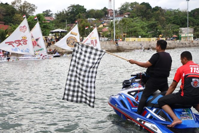 					Wali Kota Parepare Lepas Lomba Perahu Tradisional Sandeq di CFD PantaiKu