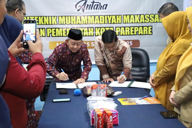 					Penandatanganan Nota Kesepahaman Pemkot Parepare dengan Politeknik Muhammadiyah Makassar. (Foto: Istimewa)