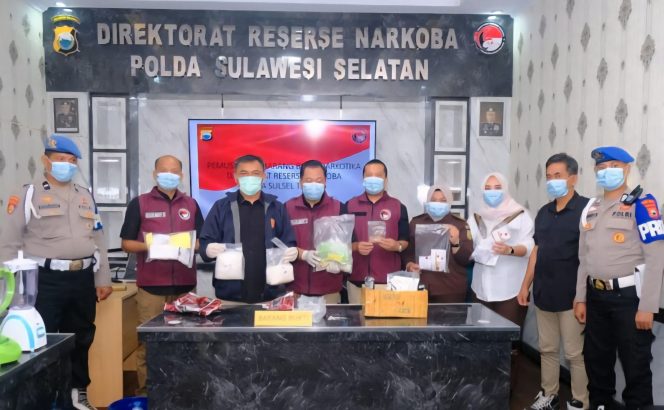 					Pemusnahan Barang Bukti Narkotika oleh Ditresnarkoba Polda Sulsel. (Foto: Istimewa)