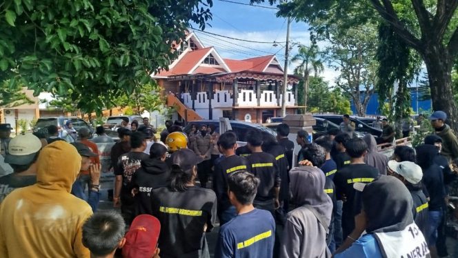 					Personel Polres Bulukumba Kawal Massa Aksi hingga Usai. (Foto: Ist/ Humas)