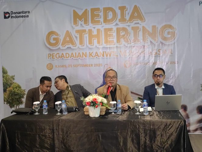 					Pimpinan Pegadaian Kanwil VI Makassar Ngadenan saat paparkan capain kinerja periode Januari  - September 2025 (dok)