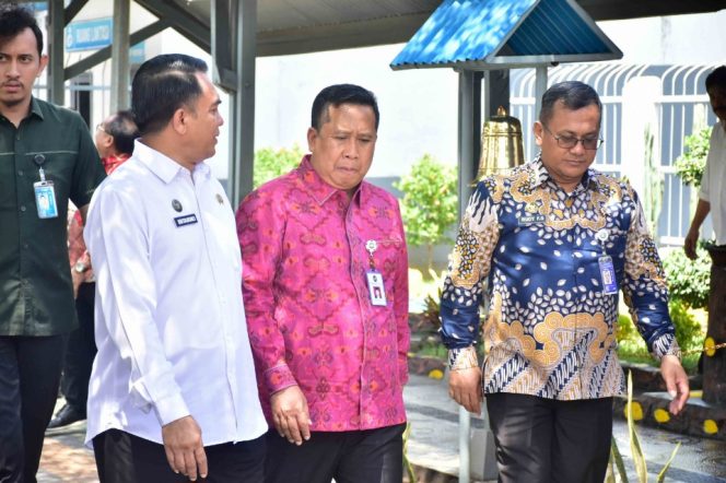 					Deputi Imigrasi dan Pemasyarakatan Tinjau Program Pembinaan di Lapas Makassar